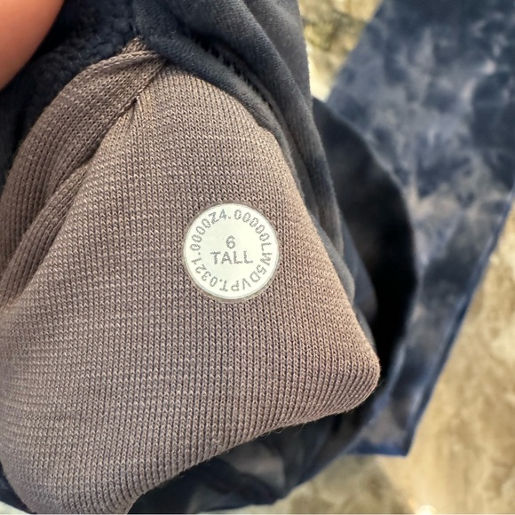 Lululemon size 6tall align tie dye leggings. New without tags. - Picture 2 of 6